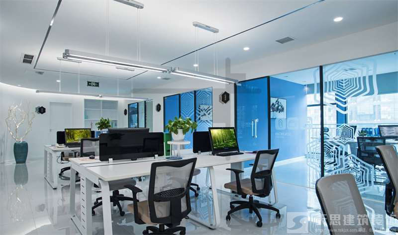 頂棚天花設計在<a href=http://m.miqian.net/ target=_blank class=infotextkey>合肥辦公室裝修</a>中的運用
